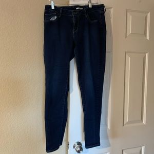Levi’s Curvy Skinny Jeans